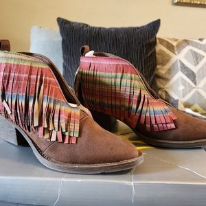 Volitale booties Calvary